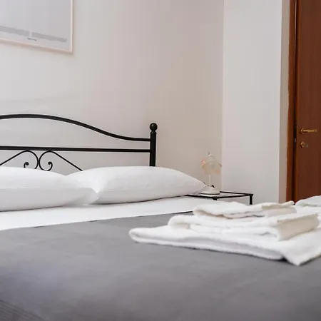 Prestige White Apartment *
